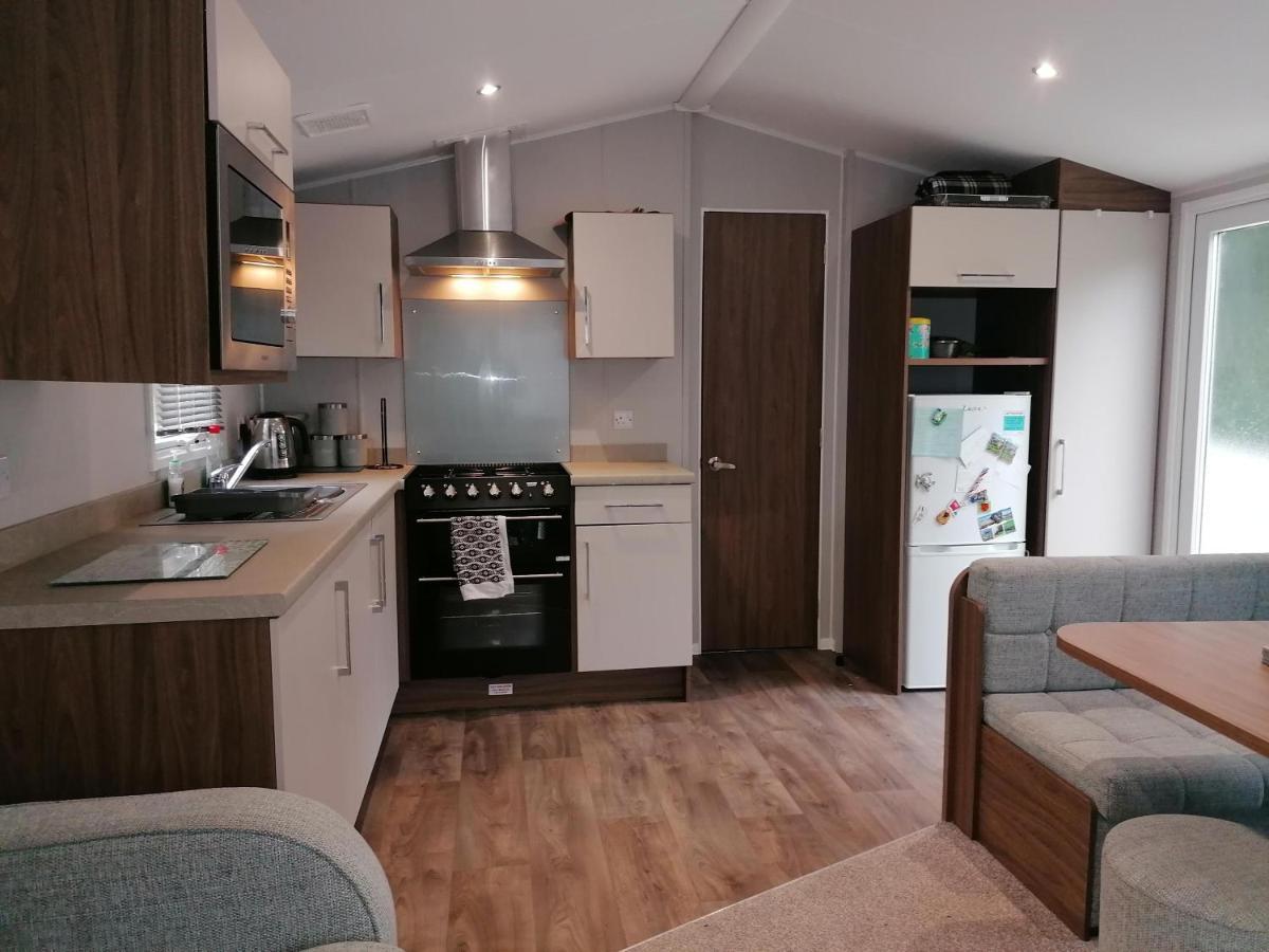 Beautiful 8 Berth Caravan At Wild Duck Haven Park In Norfolk Ref 11195Sc Hotel Great Yarmouth Exterior photo