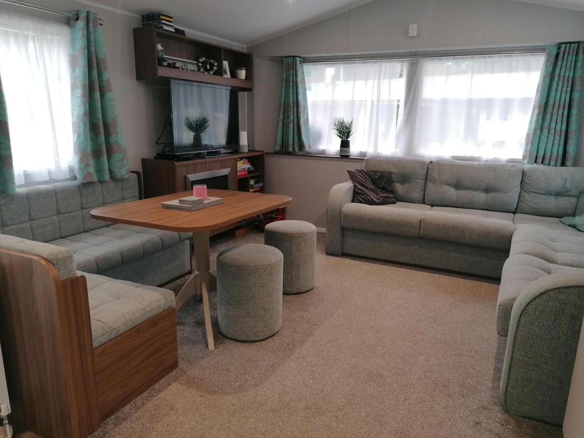 Beautiful 8 Berth Caravan At Wild Duck Haven Park In Norfolk Ref 11195Sc Hotel Great Yarmouth Exterior photo